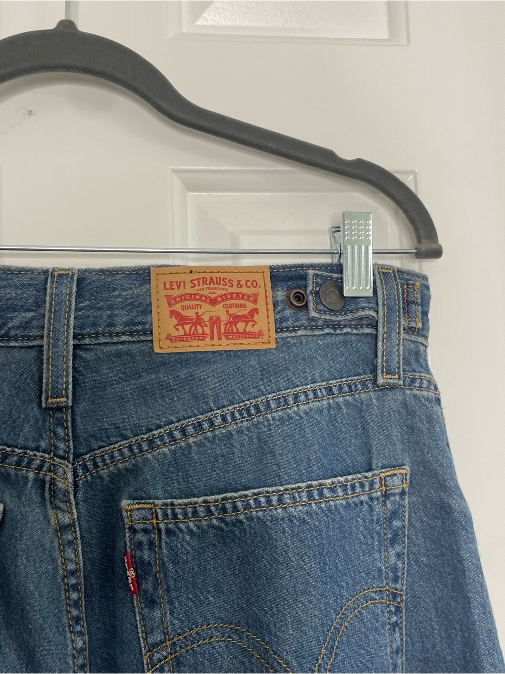 Levi’s High Rise Cinch Baggy Jeans Size 28 - Picture 9 of 16